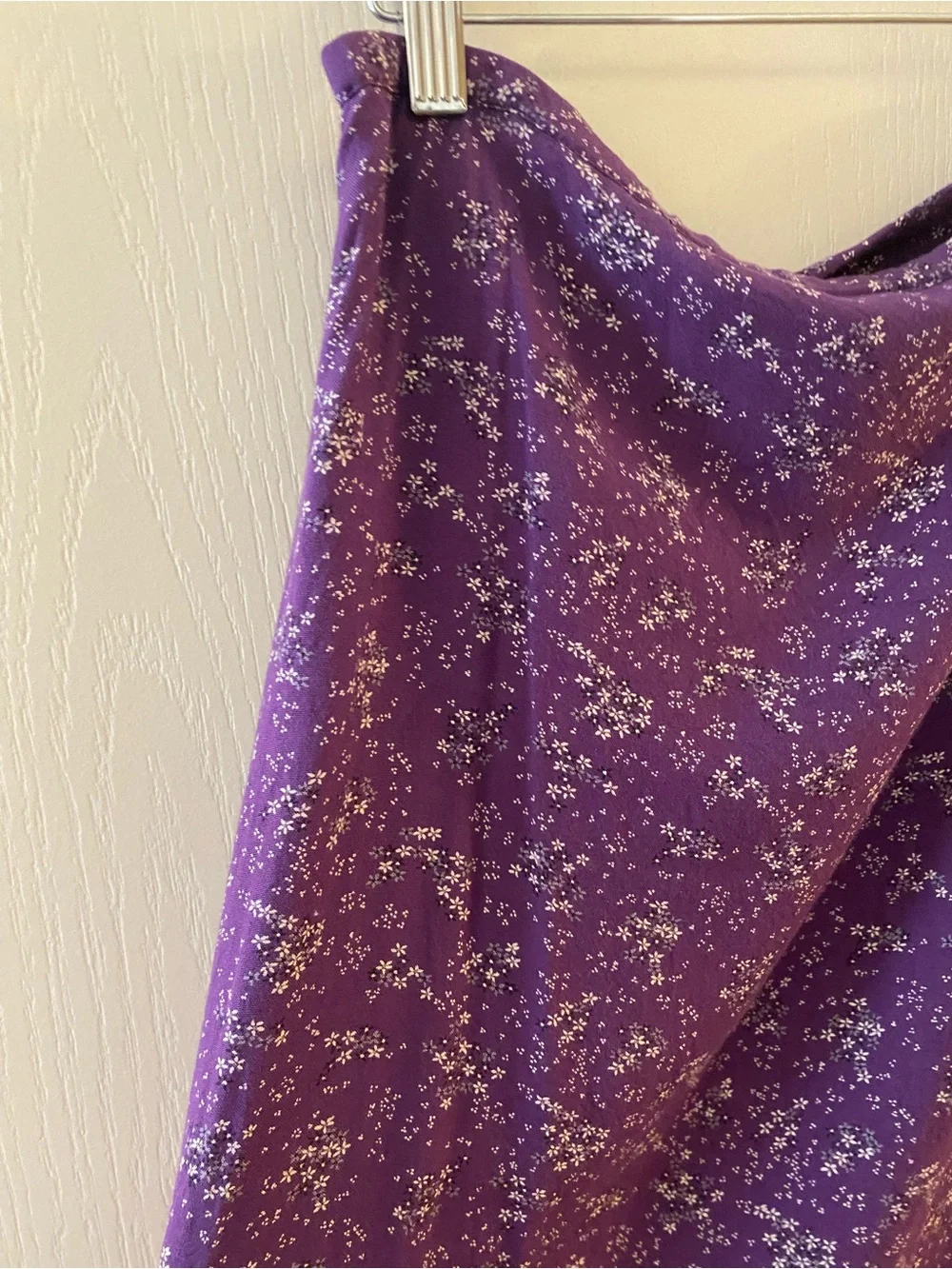 VINTAGE Women’s Floral Midi Skirt w/ Slit in Purple Floral - M